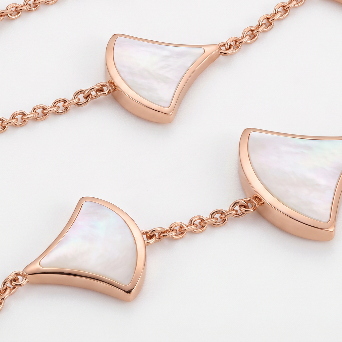 Diva's Dream 10 Motifs Mother Of Pearl Necklace