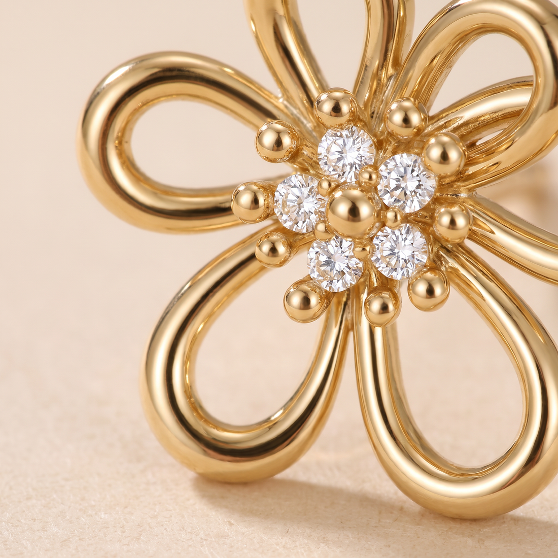 Flowerlace Stud Earrings