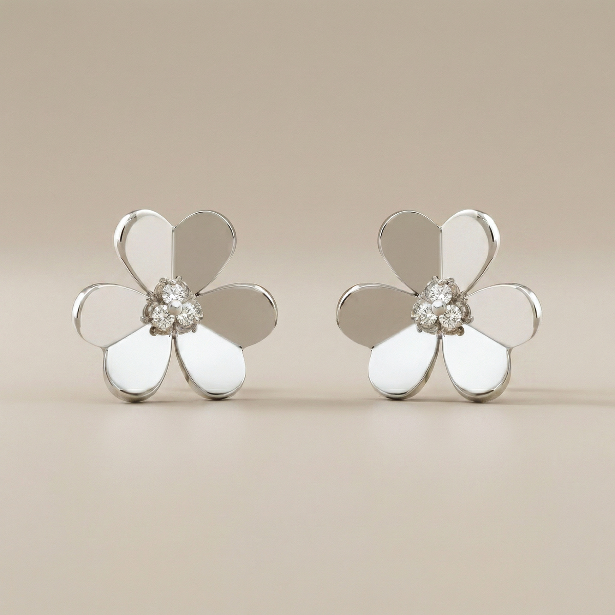 Frivole Large Flower Diamonds Earrings