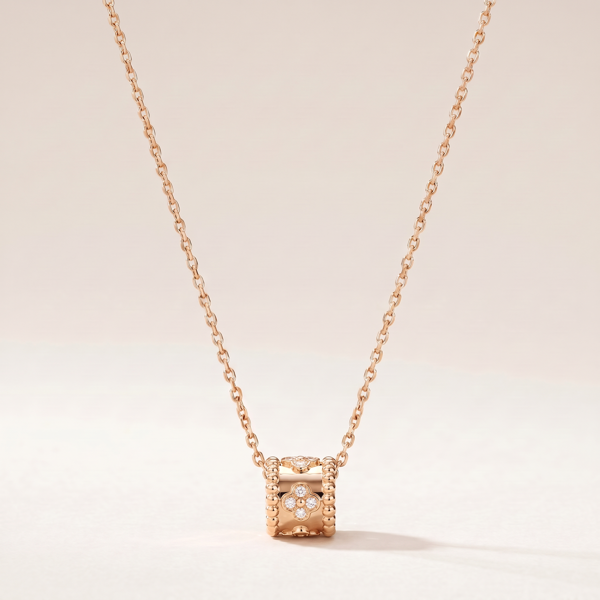 Perlée Diamonds Clovers Pendant Necklace