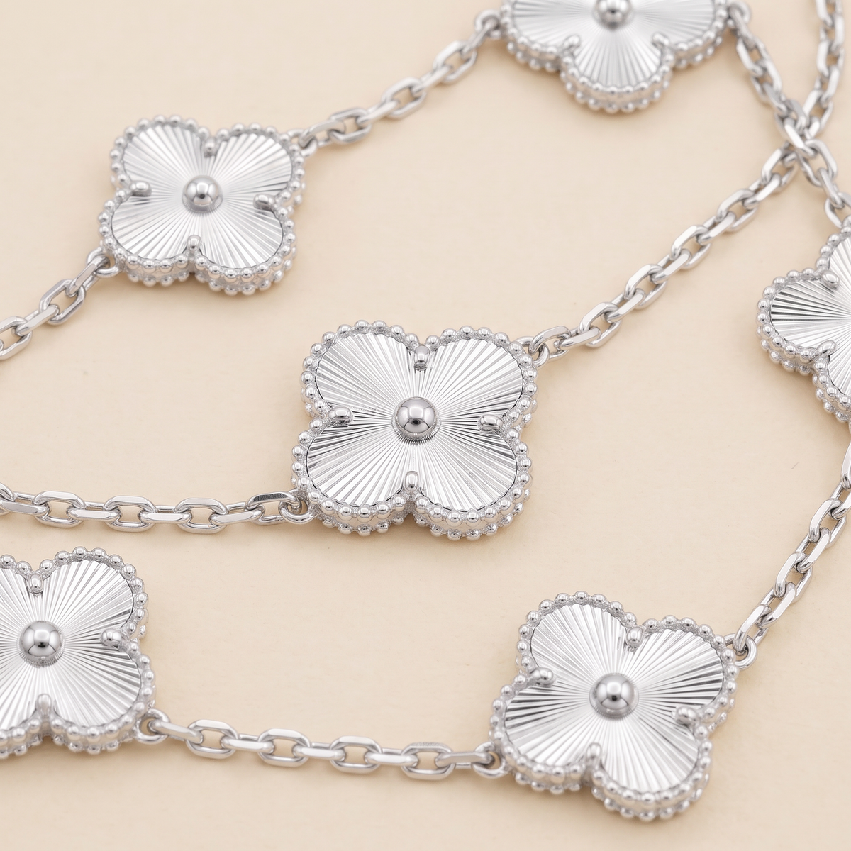 Vintage Alhambra 20 Motifs Style Fluted Clover Necklace